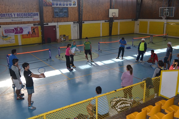 Alcalde Loyola recibe en la comuna a Horacio de la Peña en marco del programa “Masificando el Tenis”