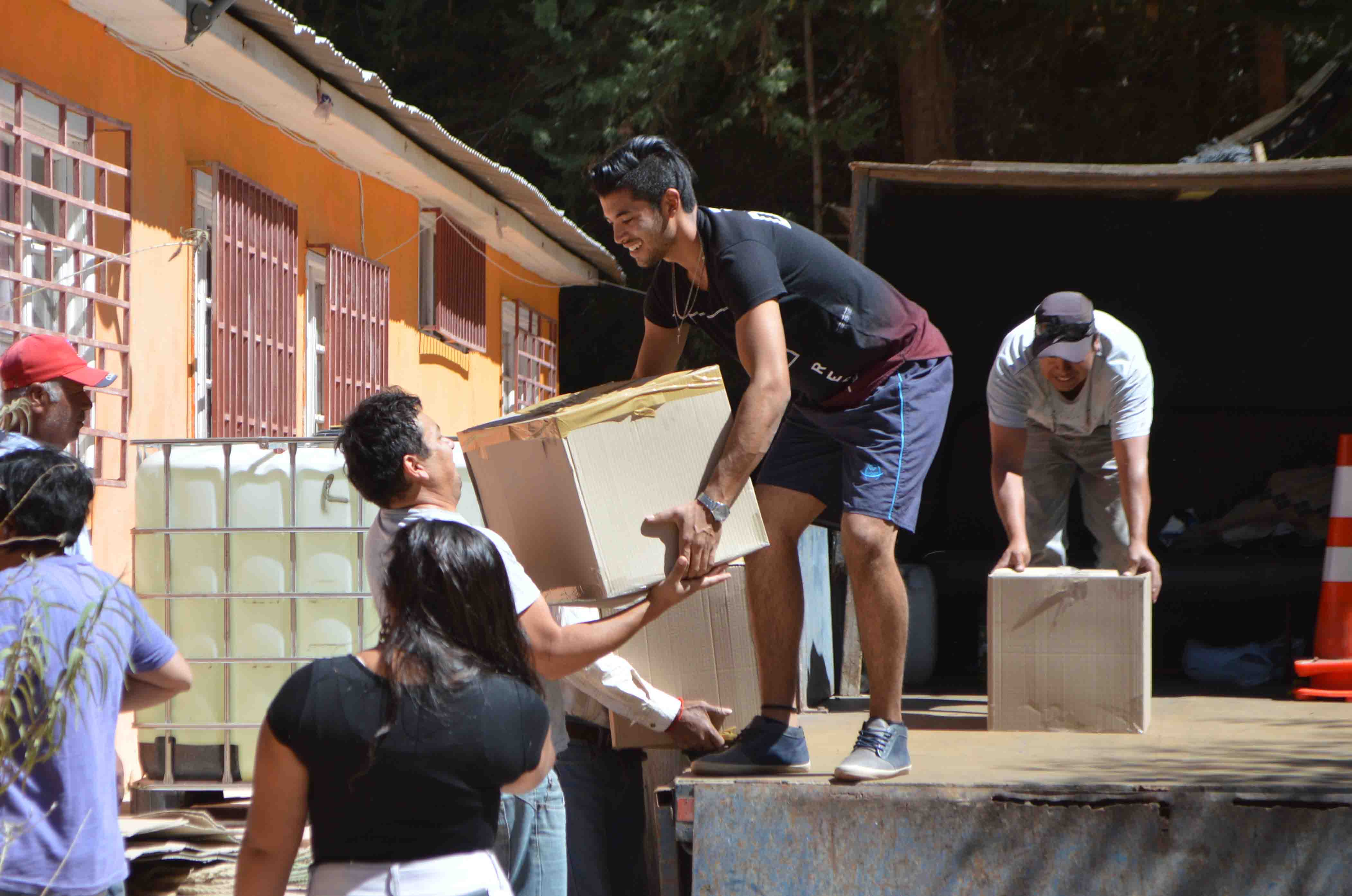 Municipio de Huasco continúa ayudando a la localidad de Chollay
