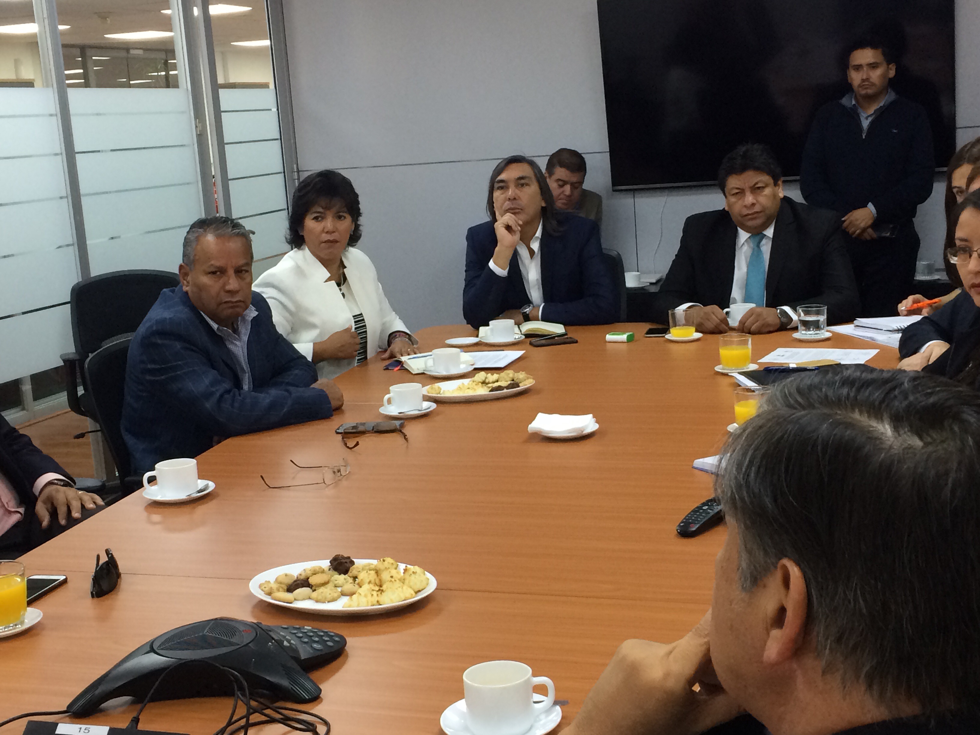 Alcaldes de la Región sostienen reunión con Econssa por faltas de Aguas Chañar 